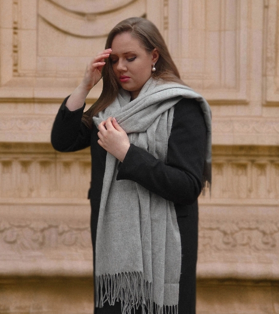 “Statement Scarves: Adding Personality to Your Ensemble”